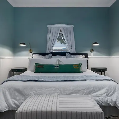 Stonewall Main Haus - Sleeps 6